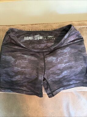 IAB MFG Women's Camo Bike Shorts - Midrise Performance